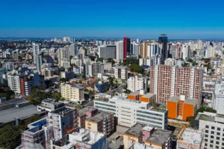 Proporção de moradores em apartamentos quase dobra no Paraná em 12 anos, aponta IBGE