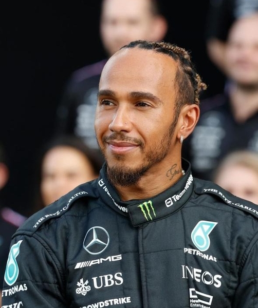 Imagem ilustrativa da imagem Hamilton deixa a Mercedes e deve assinar com Ferrari