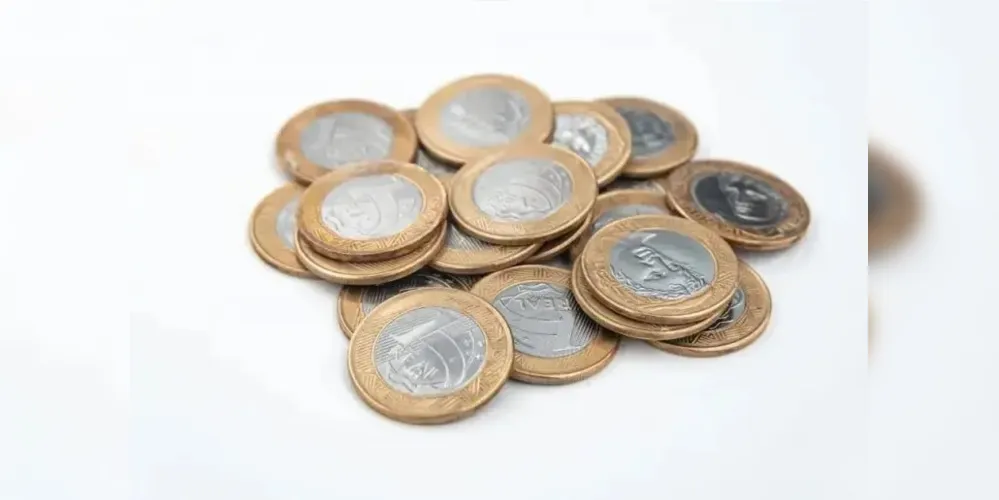 Essa moeda é classificada como ‘bifacial’, o que significa que apresenta ambos os lados marcados com o valor de 1 real e o ano de fabricação