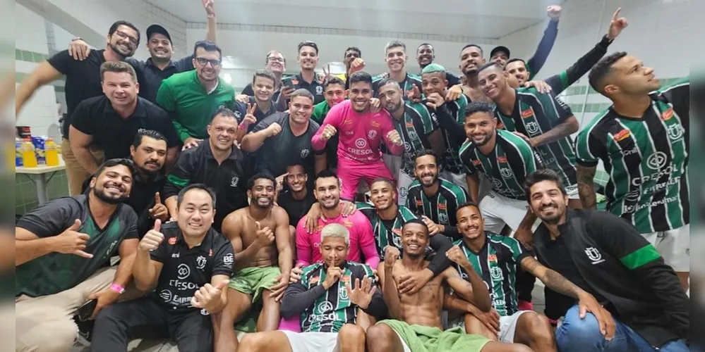 Time da Cidade Canção fez a festa no estádio Couto Pereira