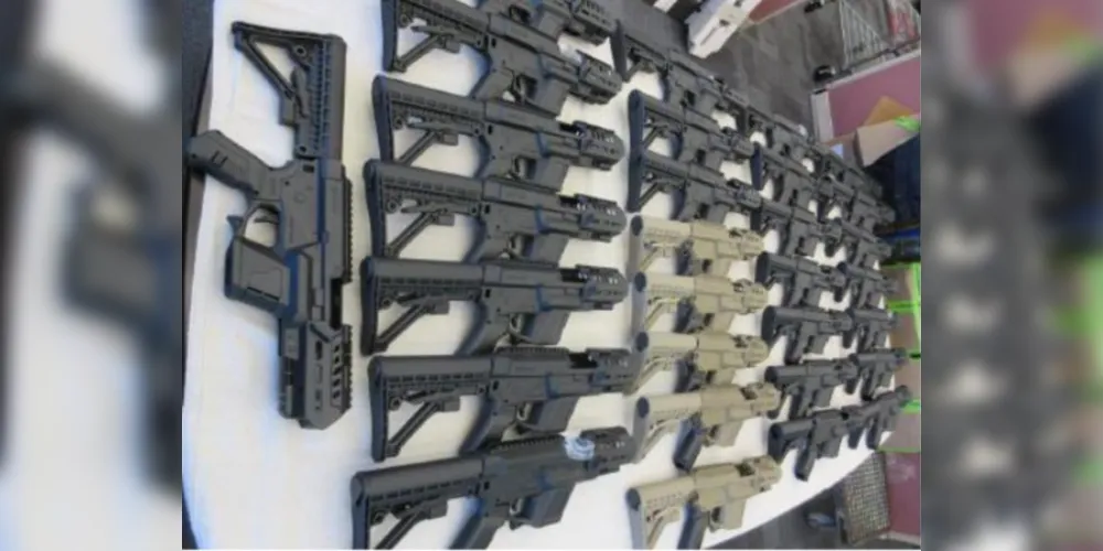 Foram apreendidos 88 acessórios de conversão de armas de fogo chamados de “Kit Roni”