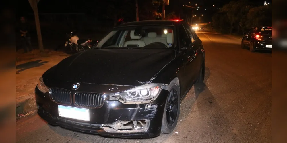 Um dos veículos que se acidentou é uma BMW