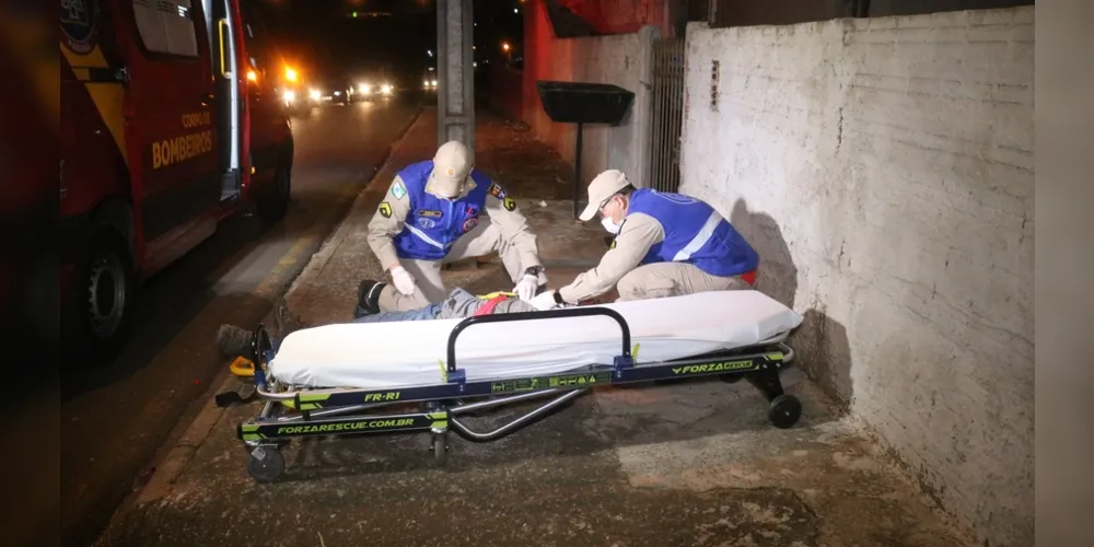 Vítima foi localizada caída ao chão, em Ponta Grossa