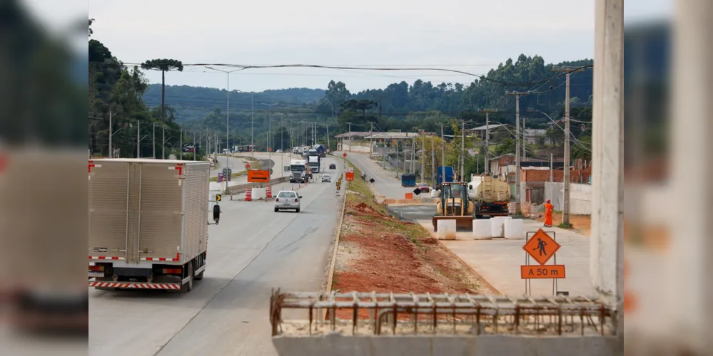 Também está em andamento a duplicação da Rodovia dos Minérios (PR-092) entre Curitiba e Almirante Tamandaré