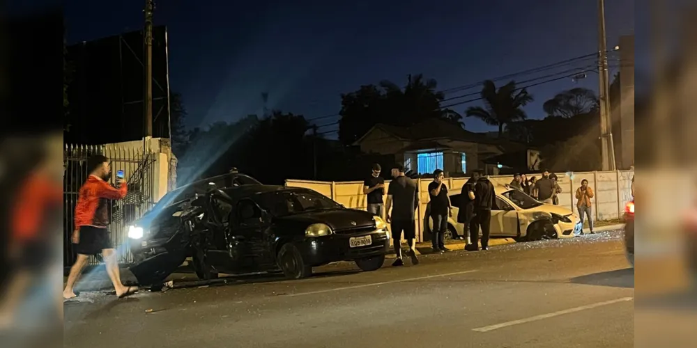 Acidente aconteceu na noite desta sexta-feira, em Ponta Grossa