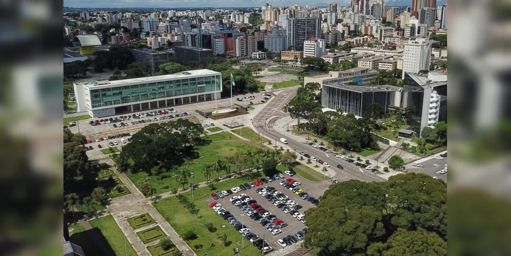 Superávit orçamentário do Paraná cresceu 1.553% de 2019 a 2023, aponta documento da Fazenda