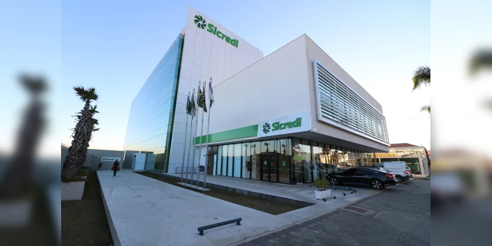 A cooperativa possui 8 agências e sua sede administrativa em Ponta Grossa