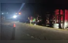 Caminhão tomba na PR-151 de deixa condutor ferido