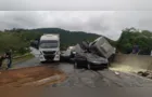 Acidente com caminhão e outros veículos fere motorista na BR-277
