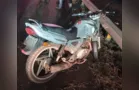Condutor abandona moto e foge após acidente em Carambeí