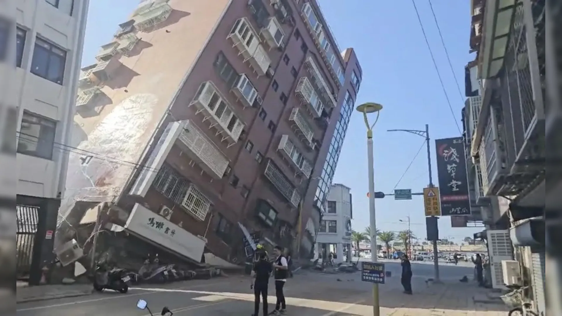 Veja imagens da destruição causada por terremoto na China aRede