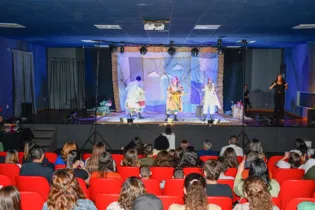 Para o público em geral houve sessões abertas dias 11 e 12 à noite no Cine Teatro e de manhã e à tarde no sábado, 13, na Praça Getúlio Vargas.