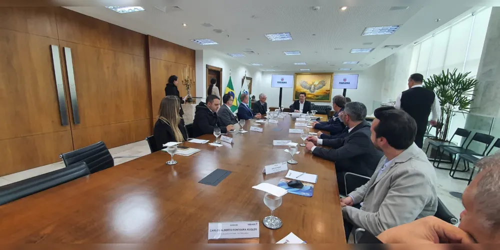 Durante o encontro, foi anunciada a ampliação da unidade industrial de Castro