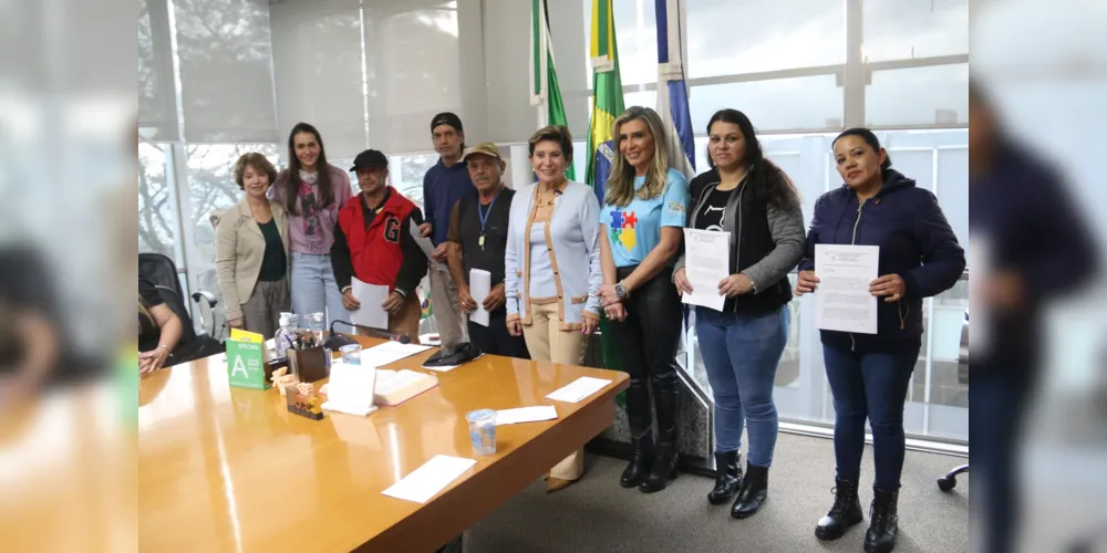 Moradores das vilas Ouro Verde e San Marino compareceram para assinatura do contrato