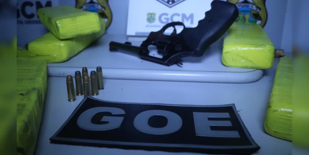 Ação da GCM apreende grande quantidade de maconha e um revólver