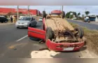 Carro capota e deixa três feridos na 'Souza Naves, em Ponta Grossa