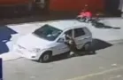 Idosa reage a assalto e é arrastada por carro no PR; veja vídeo