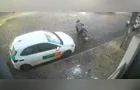 Homem furta moto BIZ 100 em Ponta Grossa; assista ao vídeo