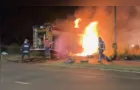 Caminhão do Corpo de Bombeiros pega fogo no Paraná; assista
