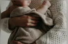 Mulher com bebê no colo é agredida com taco de sinuca no PR