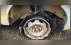 PRF prende mulher que dirigia carro com uma das rodas ‘no aço’; vídeo