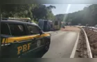 Vídeo mostra caminhão tombado na BR-376 neste sábado