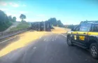 Caminhão tomba e interdita rodovia entre PG e Curitiba