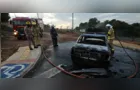 Fogo destrói veículo em via pública na Vila Belém