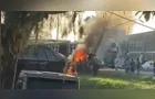 Motorista pula de carro em chamas após batida no PR; veja vídeo