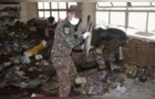 Militares do Exército de PG limpam escolas no Rio Grande do Sul