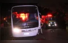 Carro e ônibus colidem de frente no Jardim Tarobá em PG