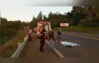 Jovem tenta atravessar rodovia com o namorado e morre atropelada