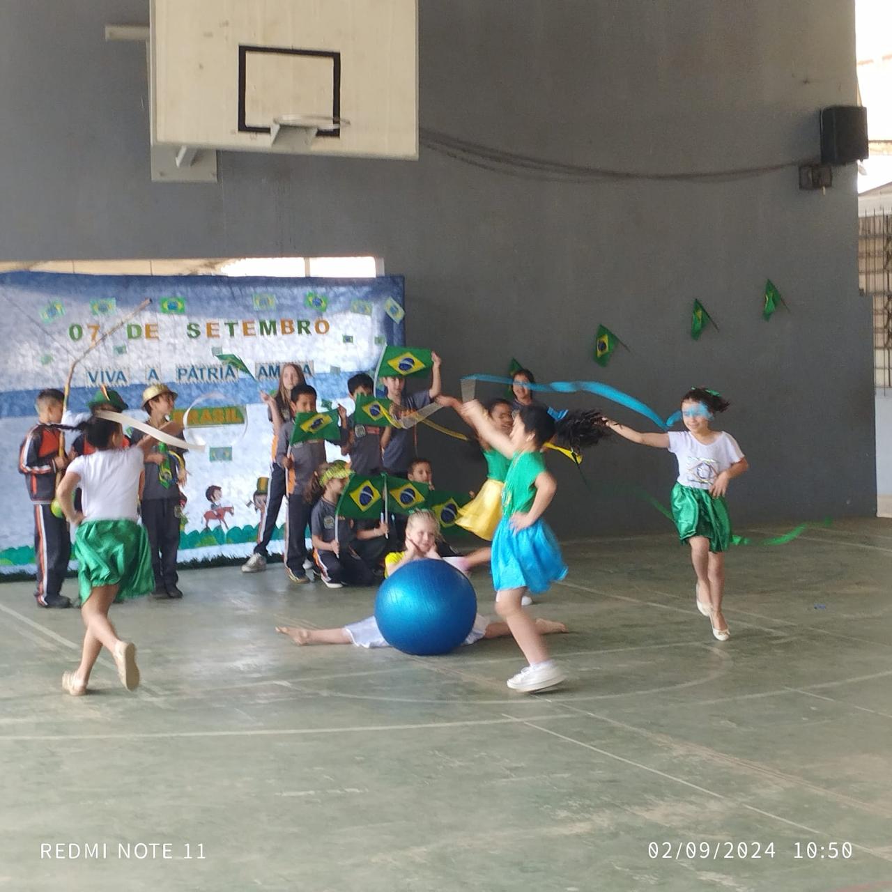 Celebração da Independência engaja alunos em Carambeí