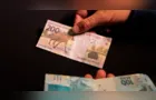 Homem pede lanche e paga motoboy com dinheiro falso em PG