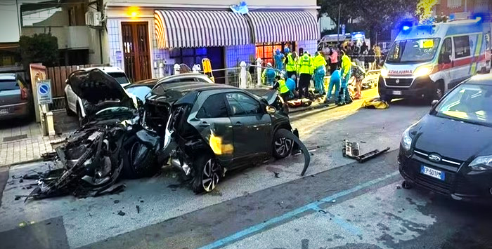 Brasileira avança sinais, atropela sete e mata duas turistas na Itália