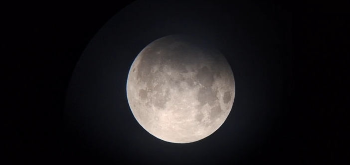 Ponta-grossenses registram imagens de eclipse lunar; veja vídeo