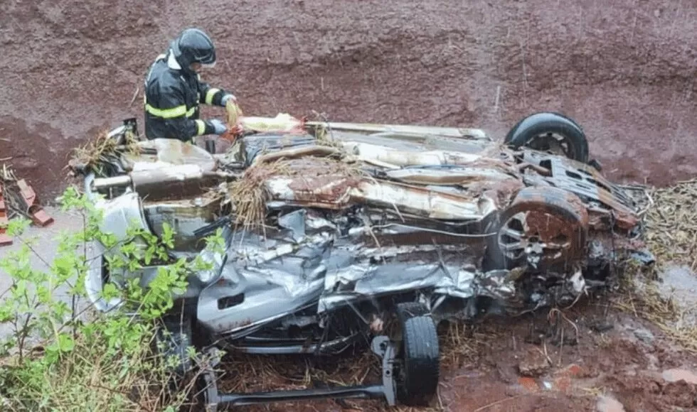 Família quase inteira morre em acidente no PR; filho sobrevive