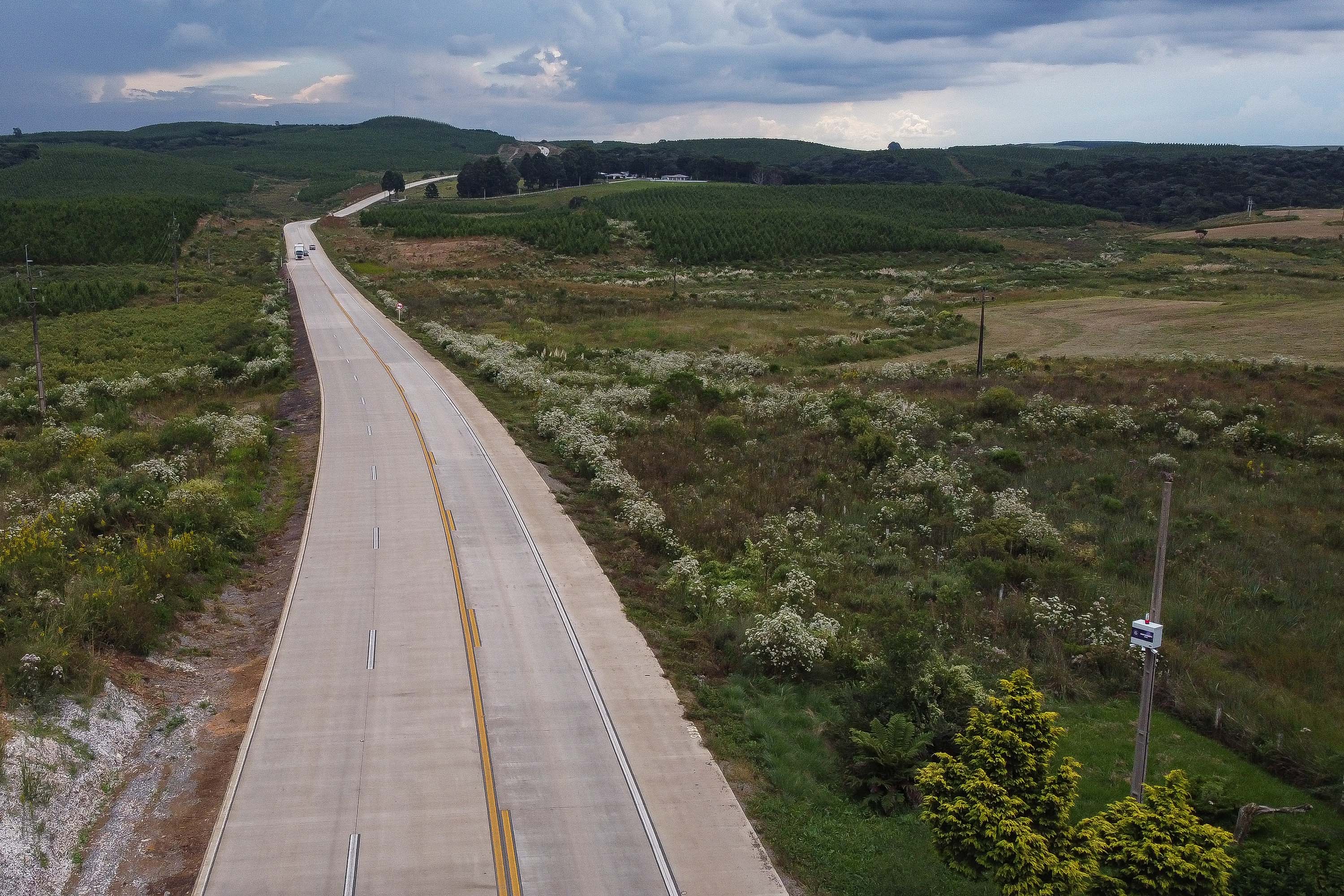 PR está renovando 340 km de rodovias com pistas de concreto