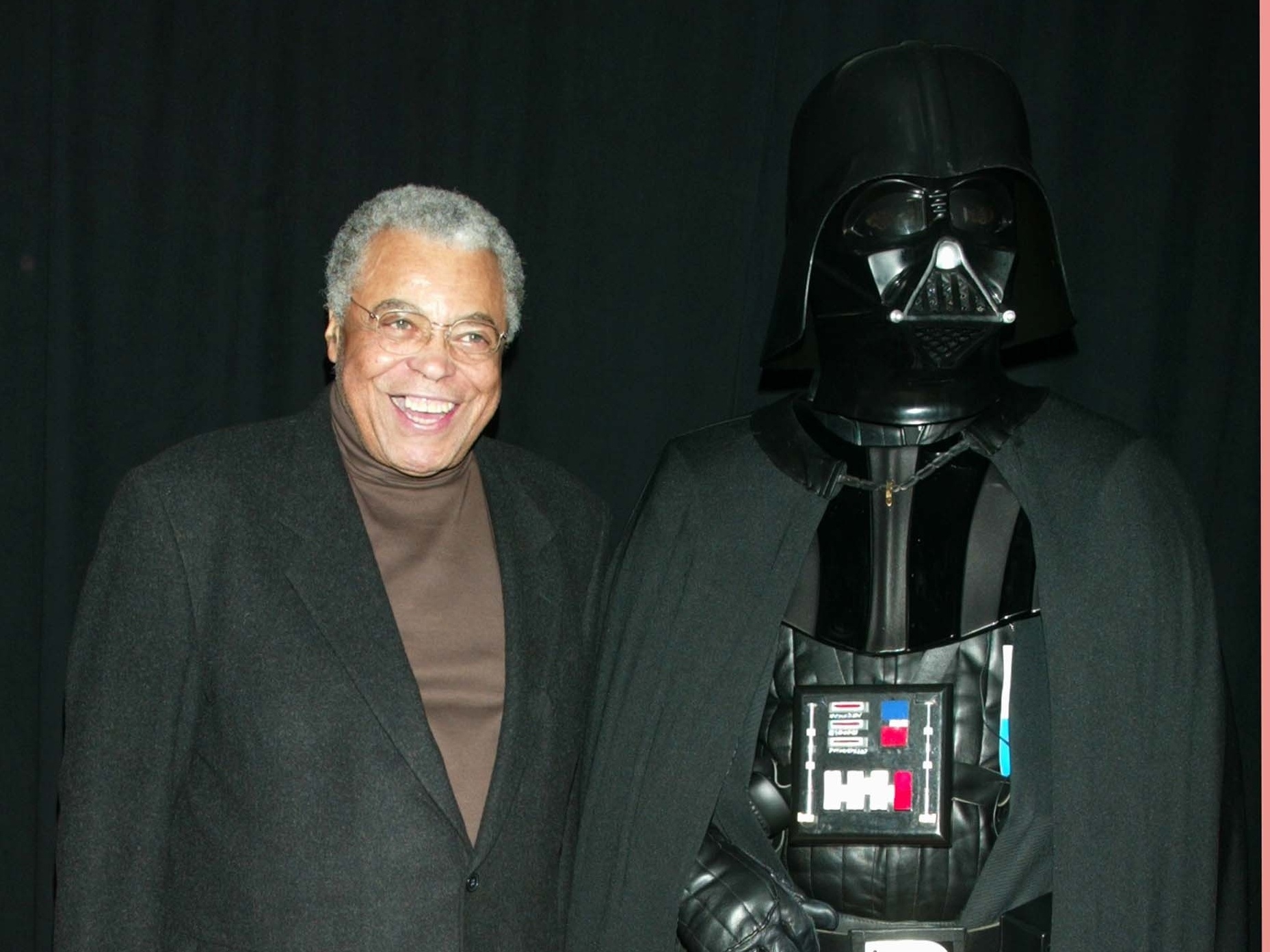 James Earl Jones, a voz de Darth Vader e Mufasa, morre aos 93 anos