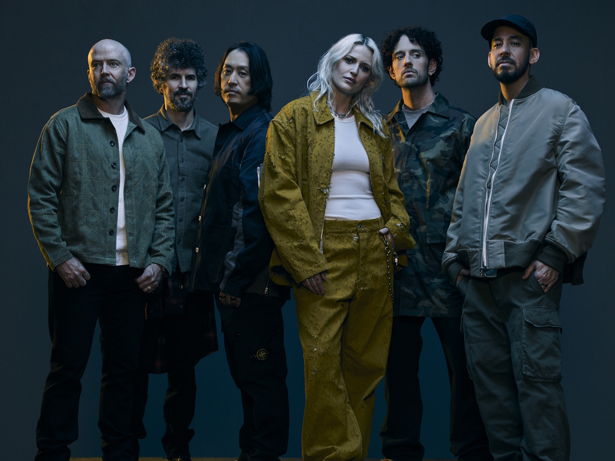 Linkin Park anuncia nova vocalista, álbum e retorno aos palcos