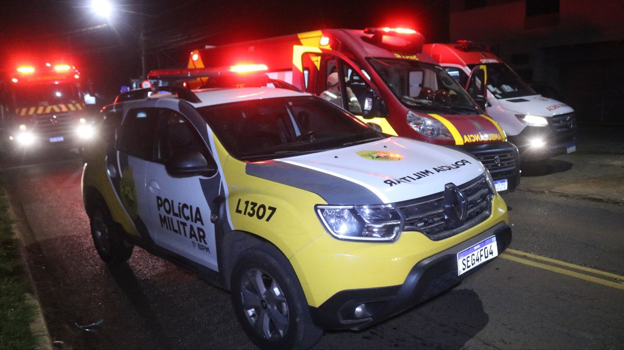 Motociclista e pedestre se ferem em acidente no Santa Mônica