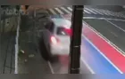 Vídeo: carro roubado quase atropela mulher na 'Carlos Cavalcanti'