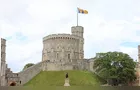 Ladrões invadem castelo e roubam carro da família real britânica