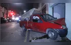 Carro é atingido por veículo após sair de garagem em PG