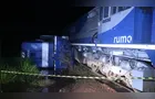 Câmera flagra momento em que locomotiva sai dos trilhos em PG