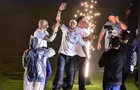 Com festa, Neymar é apresentado no Santos: 'Dia muito especial'