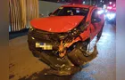 Carro colide na traseira de outro veículo em avenida de Uvaranas