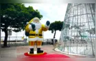 Prefeitura evita cor vermelha e veste Papai Noel de verde e amarelo