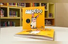 Autor retrata cotidiano com o seu cachorro no livro de tirinhas ‘Alfredo’