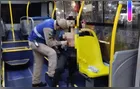 Bandidos assaltam ônibus e esfaqueiam passageiros em Curitiba